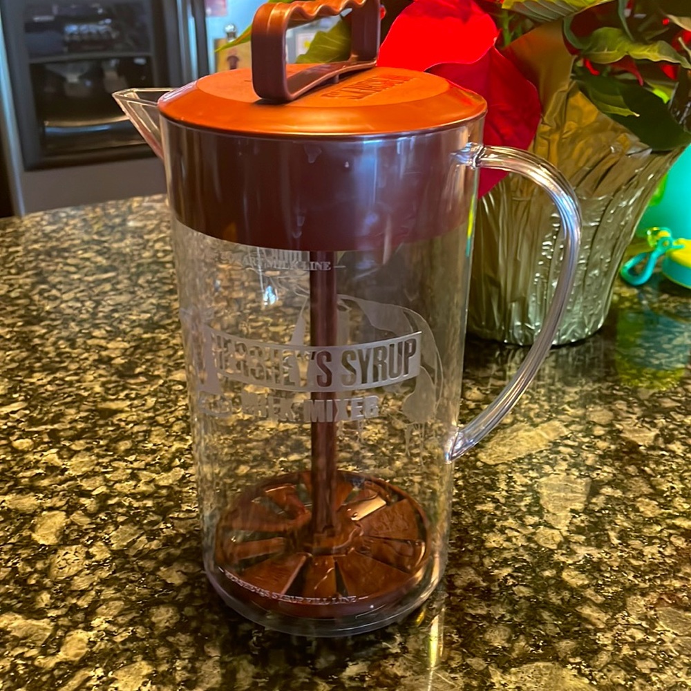 Hershey’s Syrup Milk Mixer pitcher‎